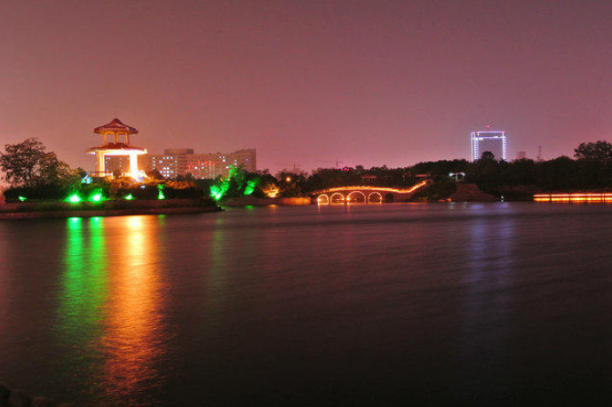 日照印象，夜晚的银河公园