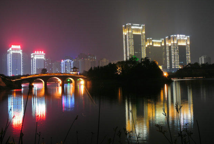 日照印象，夜晚的银河公园