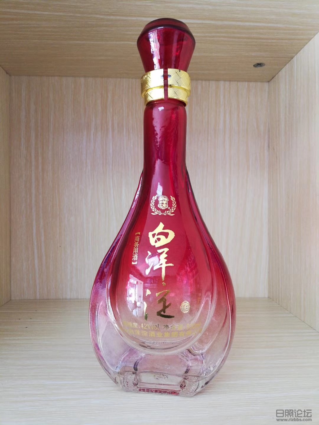 白洋淀红商务用酒瓶子.jpg