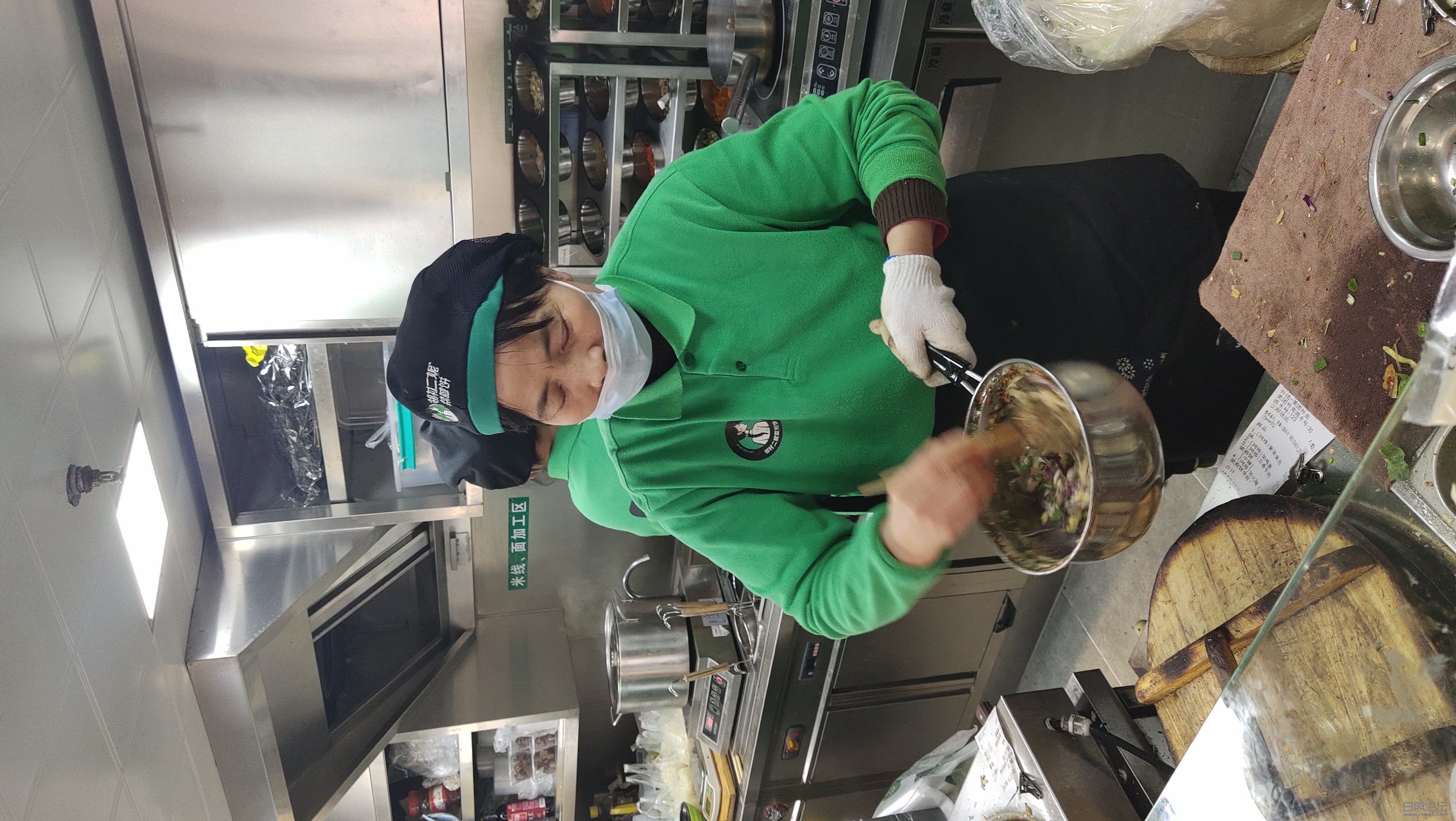 邻村二妮菜煎饼做煎饼1.jpeg